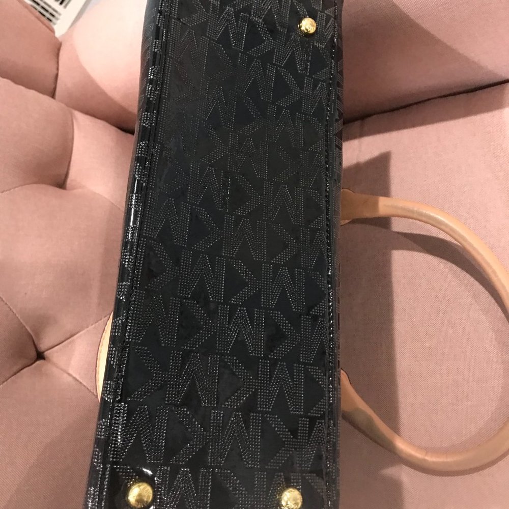 Shoulder bag with gold hardware - Picture 13 of 16